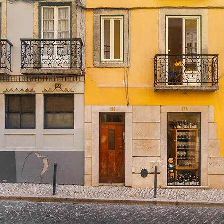 Whome Hideaway In Lively Rua Da Rosa Daire Lisboa