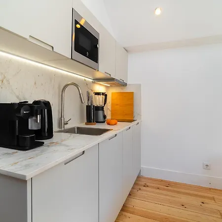 Whome Hideaway In Lively Rua Da Rosa Lisboa