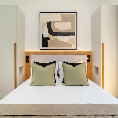 Whome Hideaway In Lively Rua Da Rosa Lejlighed *