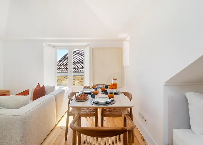 Whome Hideaway In Lively Rua Da Rosa *