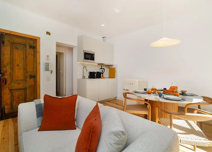 Whome Hideaway In Lively Rua Da Rosa *