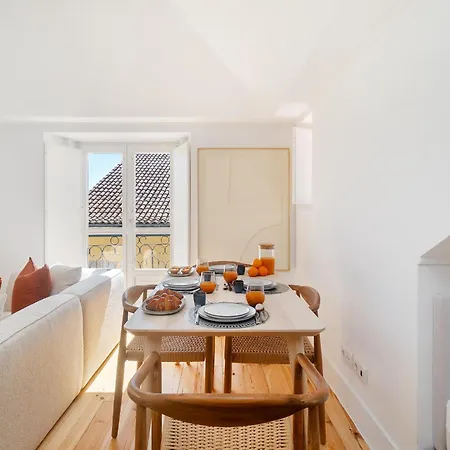 Whome Hideaway In Lively Rua Da Rosa *