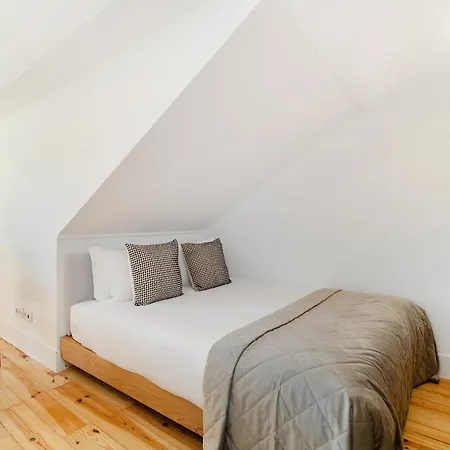 Whome Hideaway In Lively Rua Da Rosa Appartement