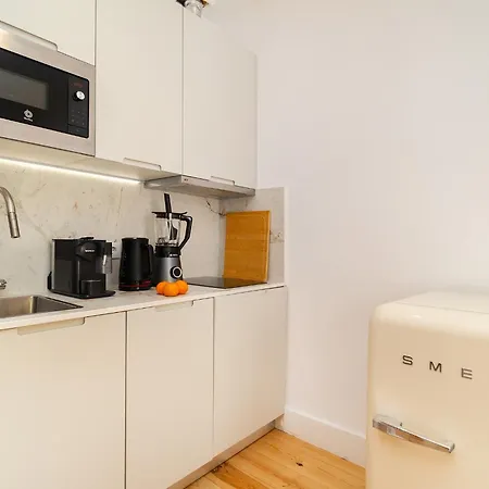 Whome Hideaway In Lively Rua Da Rosa Appartement