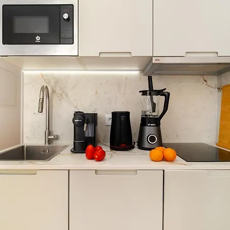 Whome Hideaway In Lively Rua Da Rosa Lisboa