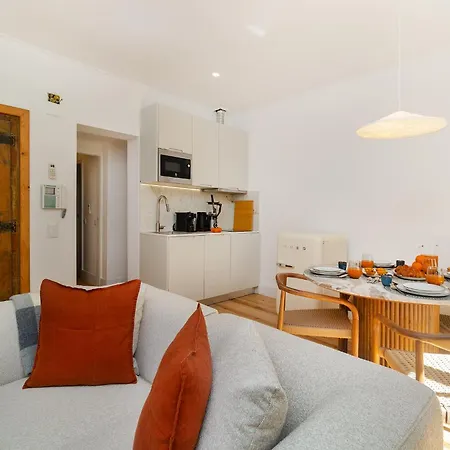 Whome Hideaway In Lively Rua Da Rosa *