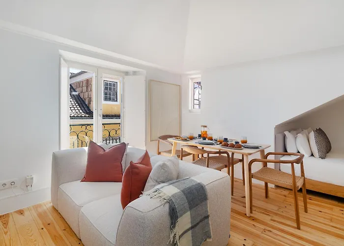 Whome Hideaway In Lively Rua Da Rosa Lissabon