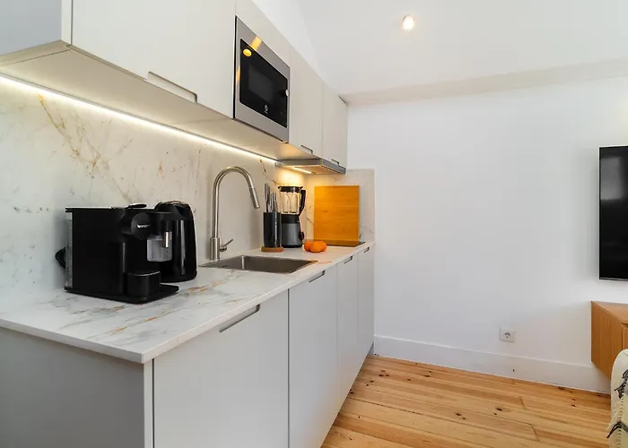 Whome Hideaway In Lively Rua Da Rosa Lissabon